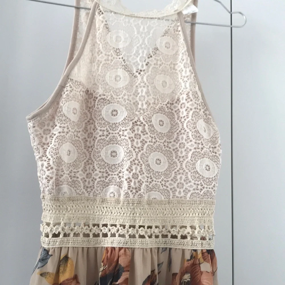 Lace floral dress size medium - Picture 5 of 10